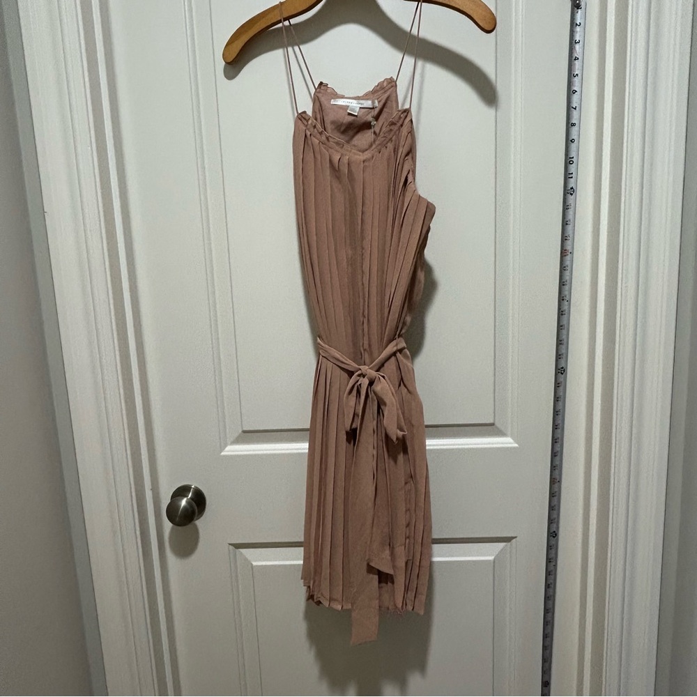 LC Lauren Conrad NWT women’s size 12 midi sleeveless Tan pinkish pleated Dress - Picture 3 of 10